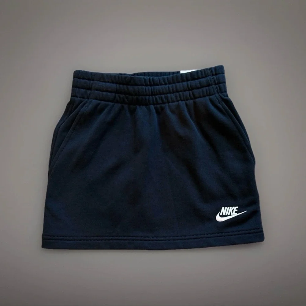 Nike Kids Girl’s Small Black Fleece Sportswear Skirt Athleisure Activewear NWT